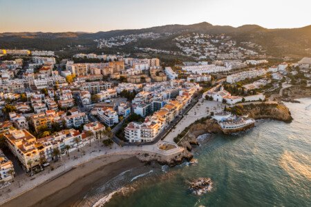 Vacation rental apartment with sea view on the Spanish coast in 2025, symbolizing high profitability and new tourism regulations