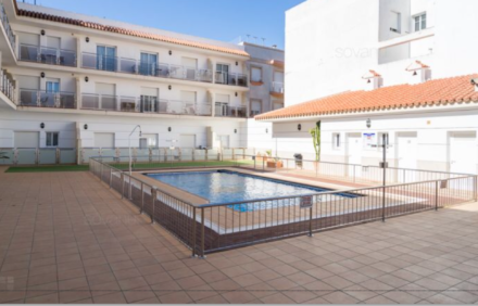 Piso amplio en Conil con piscina comunitaria