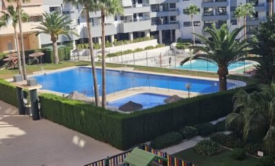 Moderno apartamento con piscina, parking y gran salón