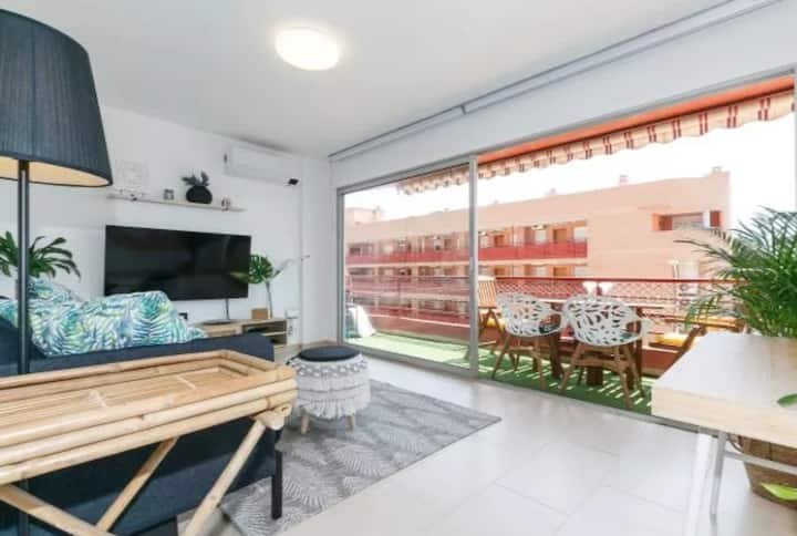 Apartamento con terraza y vistas al mar en Miami Platja