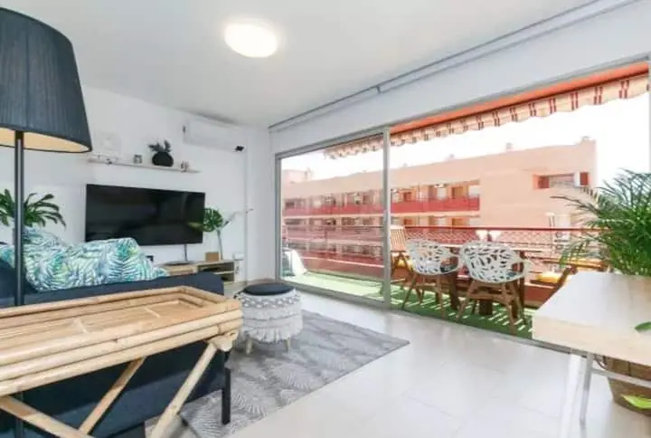 Apartamento con terraza y vistas al mar en Miami Platja
