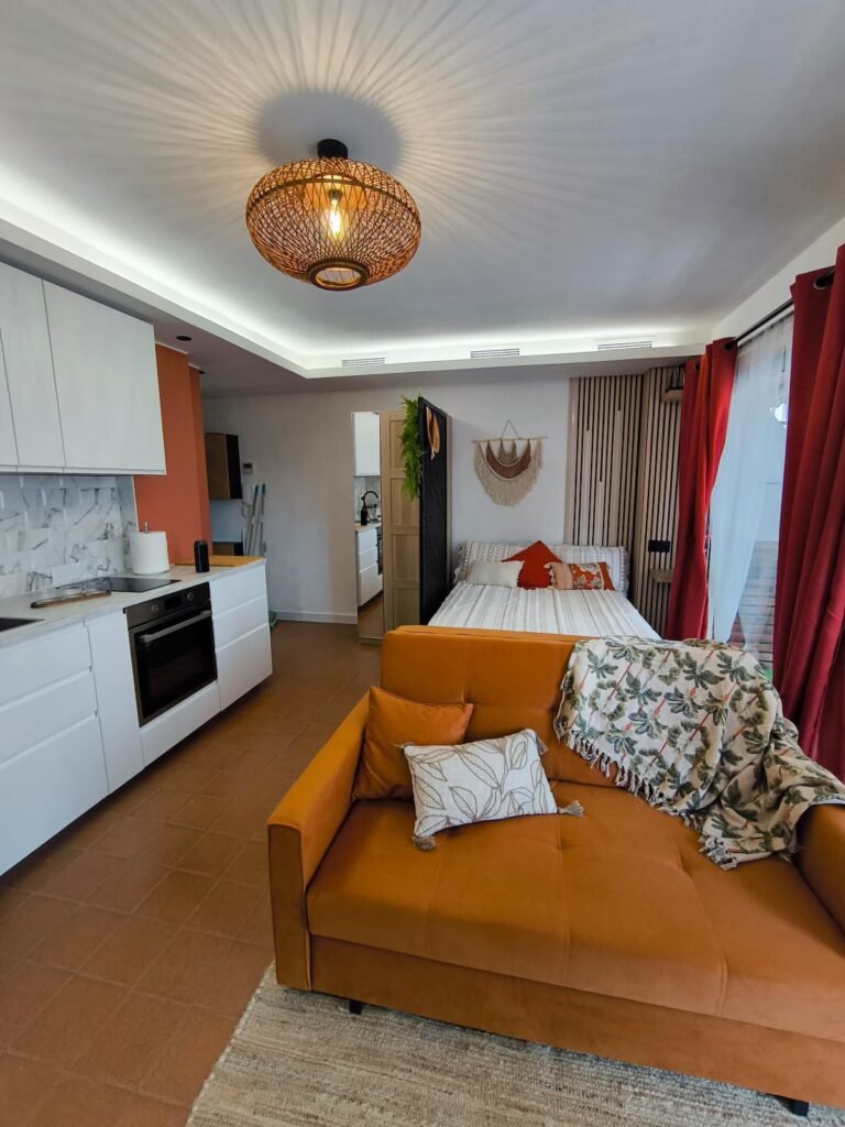Estudio reformado con vistas al mar y parking