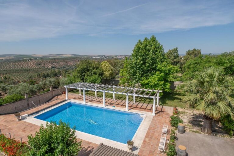 Pool con vista a la campiña