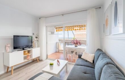 Beachfront Apartment with Terrace & Ocean Views