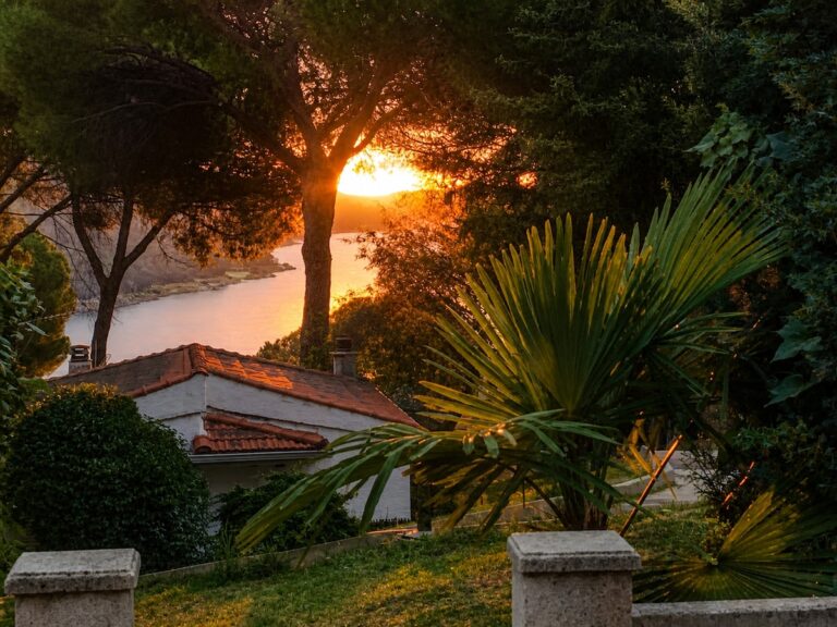 Este alojamiento ofrece vistas impresionantes del río Tajo desde su terraza, donde se puede disfrutar de un atardecer