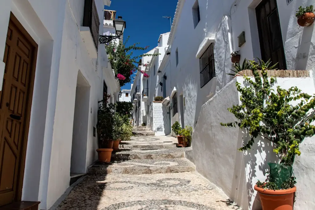 Casas encaladas de un pueblo español que necesitan número de registro para publicar en Airbnb