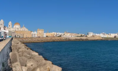 Publicar vivienda vacacional en Cádiz: cómo anunciarte sin que las plataformas se coman tu margen