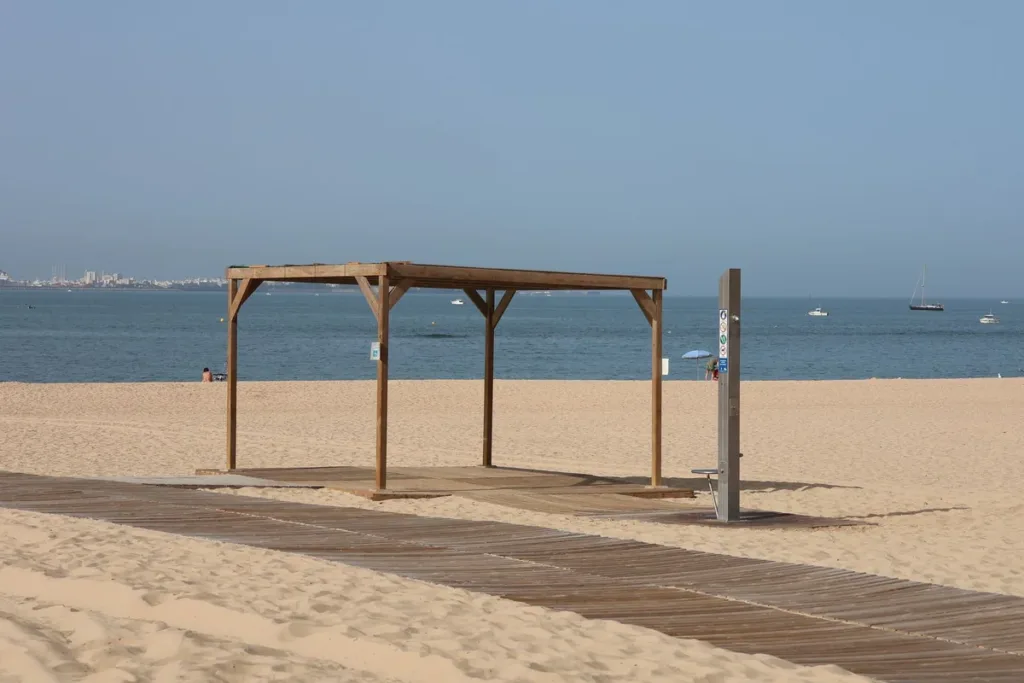 Plage lumineuse sur la côte de Cadix, aux alentours d'un appartement à Costa Ballena