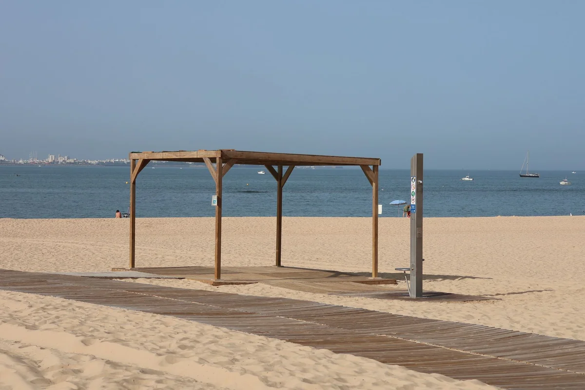 Playa luminosa de la costa de Cadiz, entorno de un apartamento en Costa Ballena