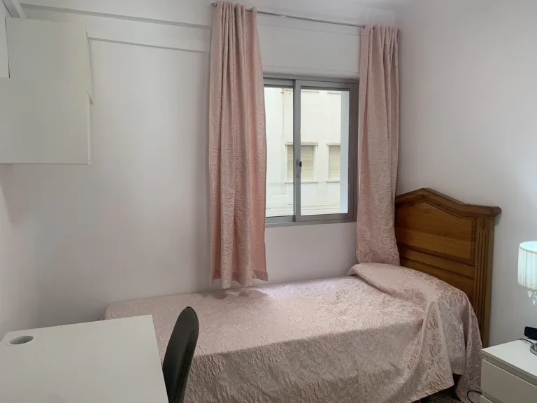 Habitación privada en Ciudad Jardín, Málaga — Habitación