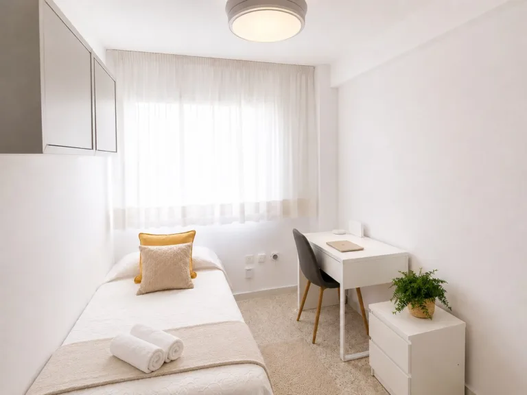 Habitación privada en piso compartido, Málaga norte — Habitación