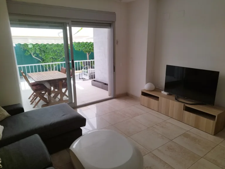 Apartamento con piscina y pádel en Denia — Apartamento