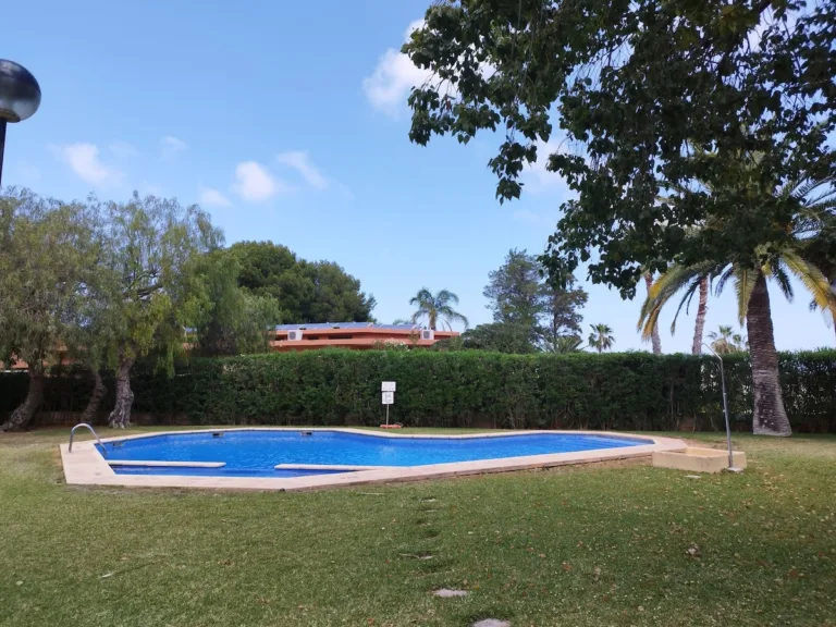 Apartamento con piscina en Denia — Apartamento