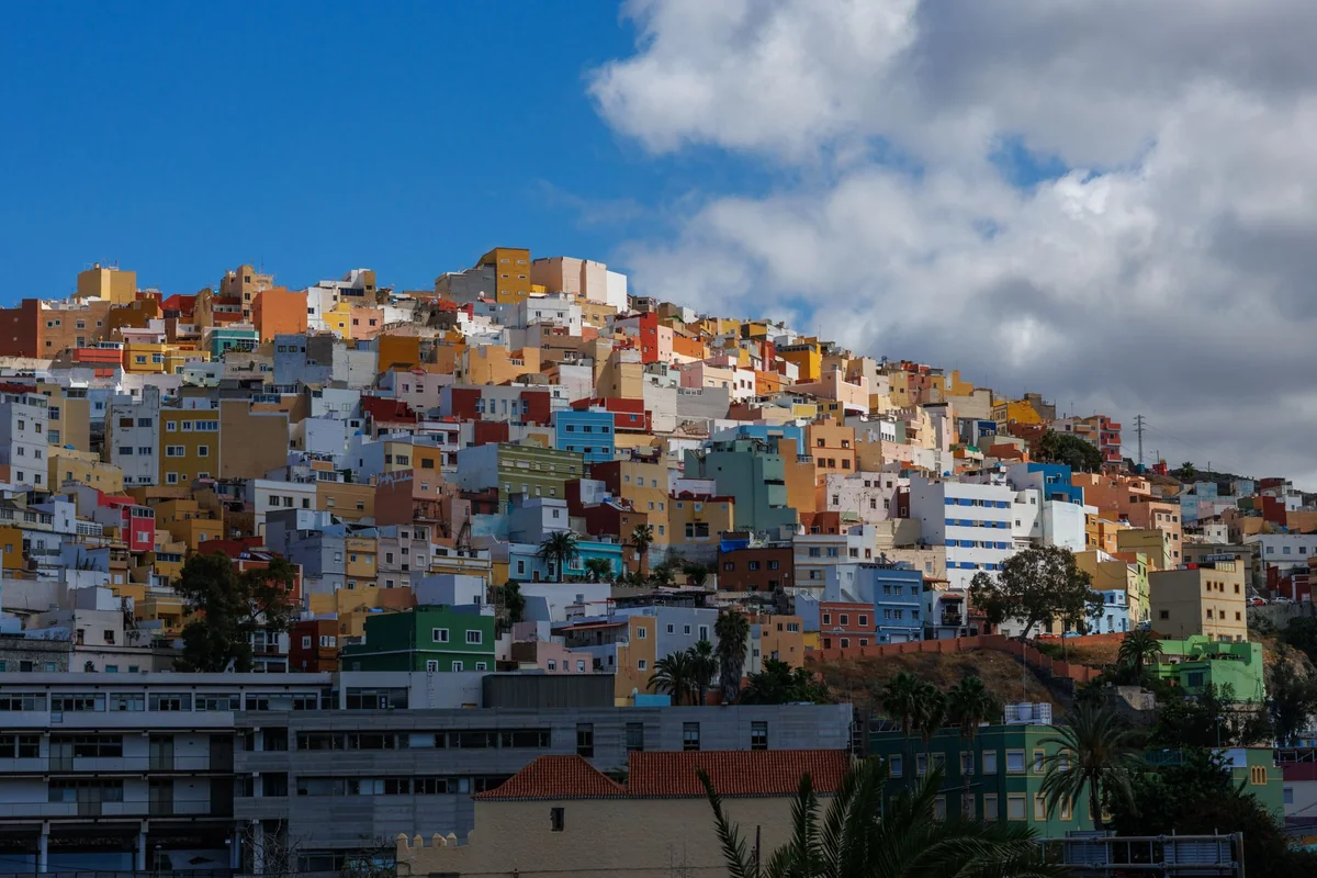 Barrio colorido de Las Palmas de Gran Canaria, donde aplica la Ley 7/2026 Canarias